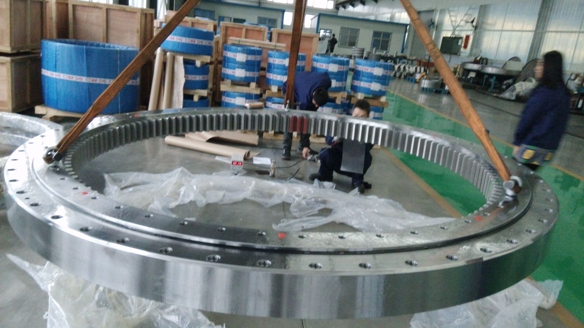 Welcome Italy customers to visit our factory and purchase rolling mill bearings