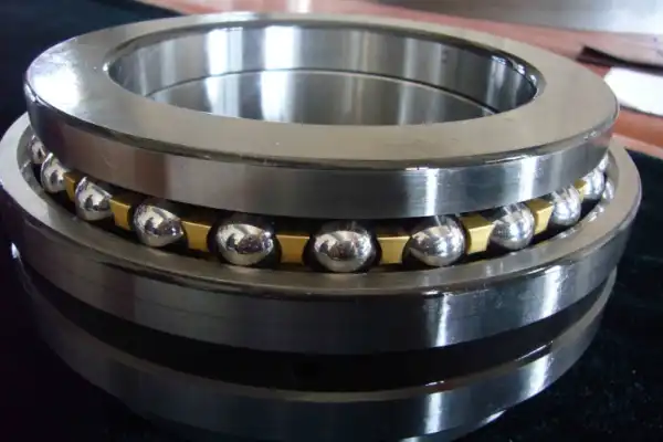 Zein da errodadura-bideen eginkizuna bultzada-errodamenduetan?